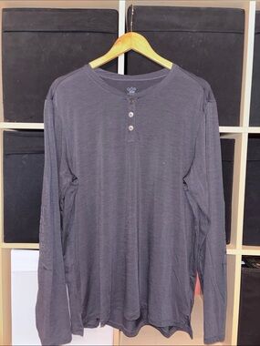 QOR Men's Long-Sleeve Henley Shirt in Deep Charcoal - Merino Wool